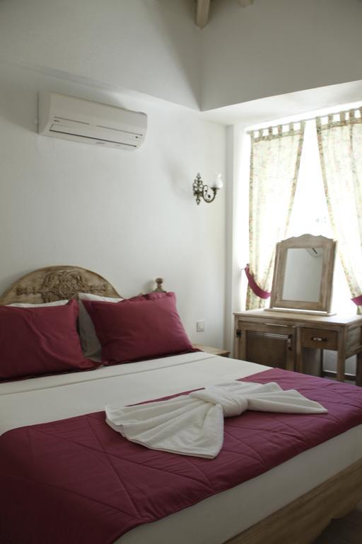 Ciftekuyu Hotel Alacati Exterior photo